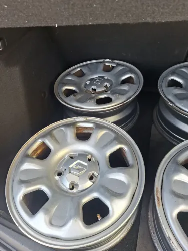 Vendo rodas 5 furos aro 16 todas em perfeitas condições *62