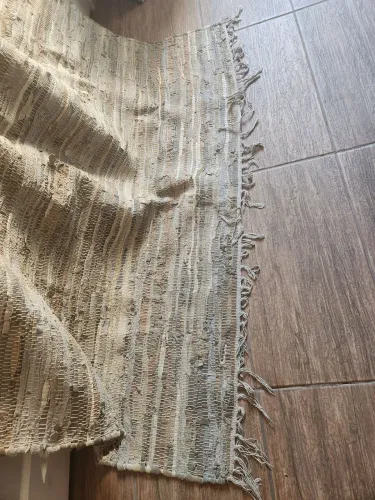 Tapete de couro filetado feito à mão.
