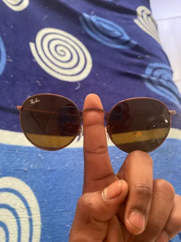 Vendo um óculos de sol Ray Ban a conversa 300$