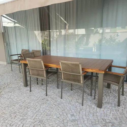 Conjunto de mesa e 6 cadeiras para área externa
