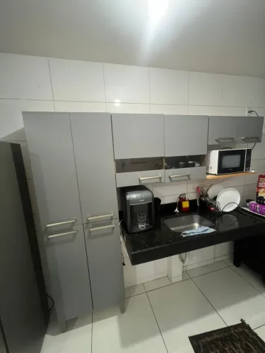 CONJUNTO DE MESA E ARMÁRIO 