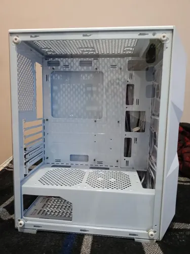 Gabinete gamer branco com 3 fans com led