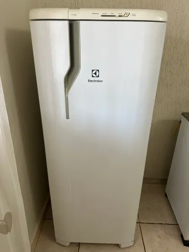 Vende-se Geladeira