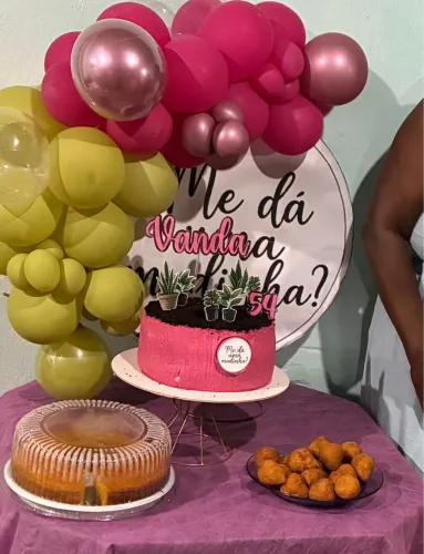 Festa na mesa com bolo
