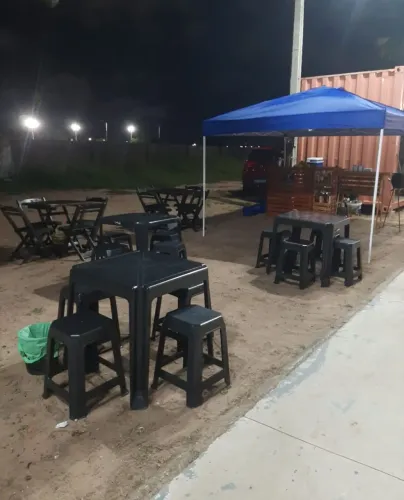 Vende-se. 2 tenda 3x3,3 balcão, 5 mesas,1 churrasqueira.