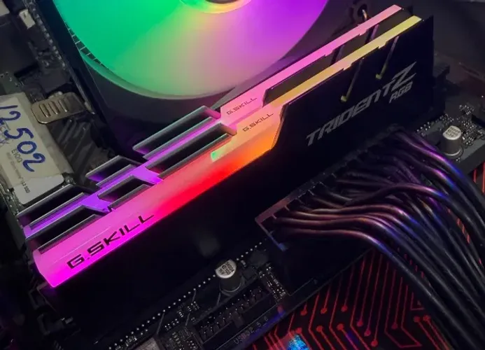 Kit Memórias DDR4 32gb(2x16)3200MHZ GSKILL TridentZ RGB- Loja física