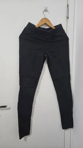 Calça preta