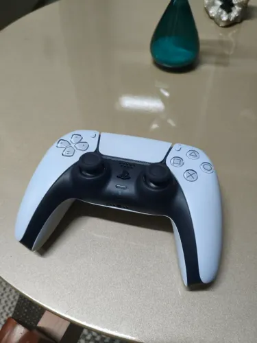 Controle PS5 BRANCO USADO POUCAS VEZES