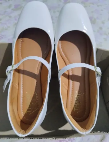 Sapato modelo boneca, marfim/envernizado