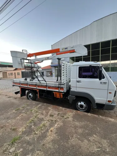 VW 5140 11/12 com Cesto Aéreo 10,5m