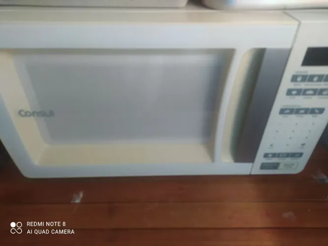 Forno microondas Consul,126 volts e de 350 litros.