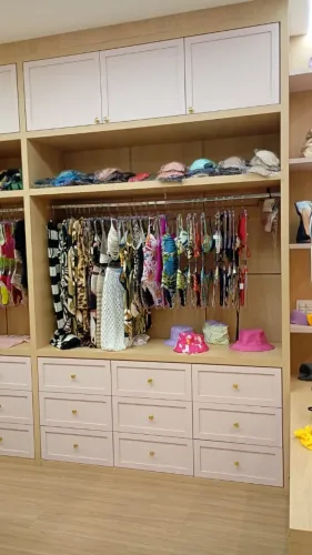 Mobiliário completo para loja feminina (boutique) - pronto para uso