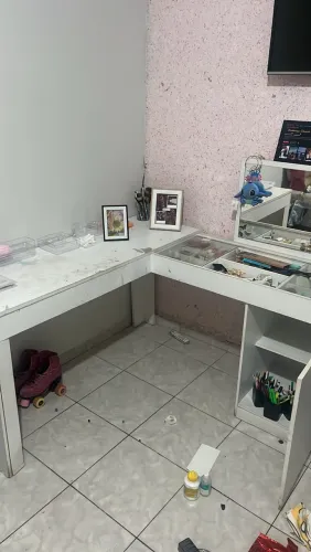 PENTEADEIRA em L SUPER ESPAÇOSA quero vender rapido, aceito negociação