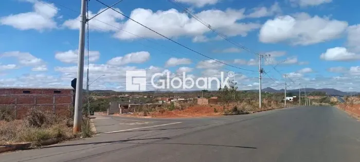 Lote 180 m² Residencial/Comercial no Loteamento dos Cristais Montes Claros (Ref. 3)