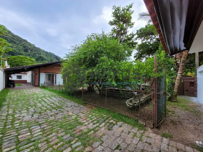 Casa com edicula na Praia do Guaiuba, Guaruja