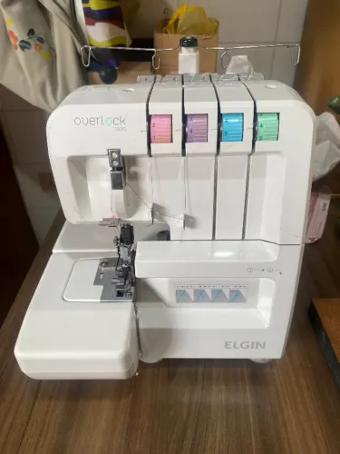 Máquina de Costura Overlock Elgin 1000