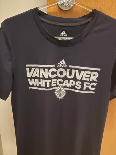 Camiseta Adidas Original Azul Marinho tamanho 14-16 anos