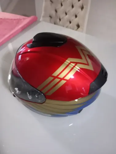 Capacete Mulher Maravilha 