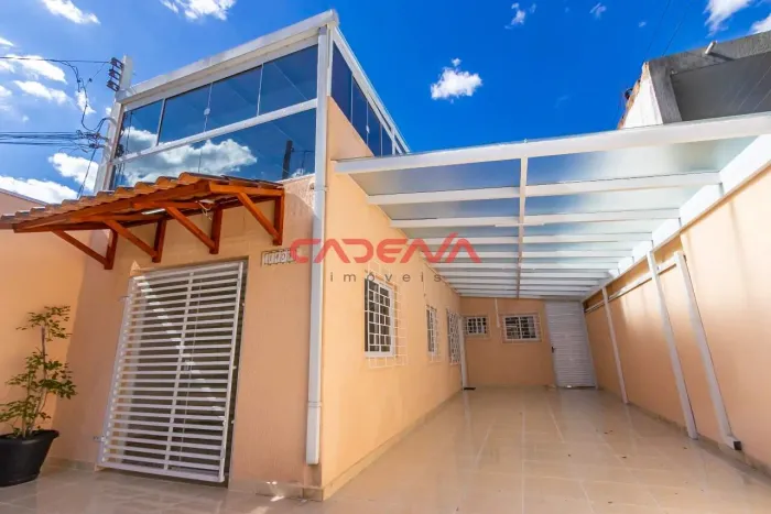 Sobrado com 3 quartos e 3 vagas para aluguel no Novo Mundo