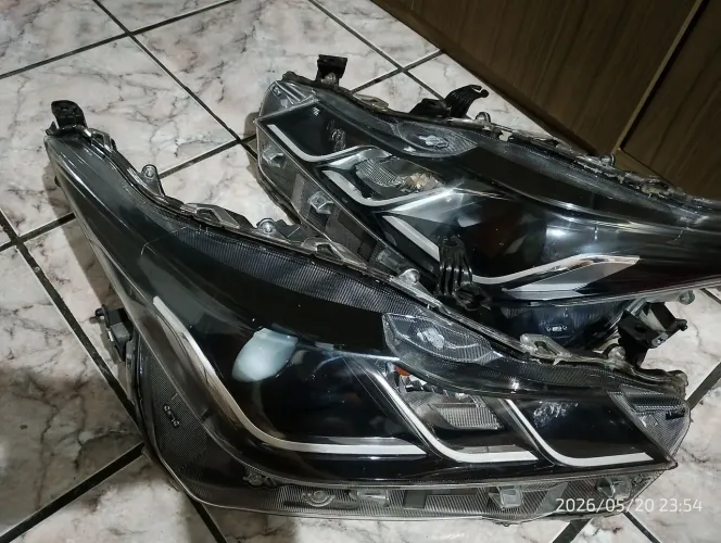 PAR FAROL COROLLA XEI GLI 2019/2024 ELETRICO C/MASCARA NEGRA E FRISO CINZA