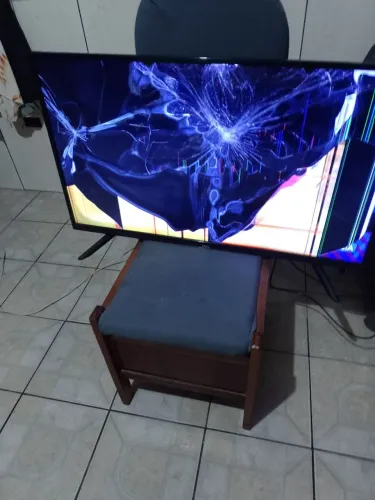 Vendo tv Philco 40 polegadas lela quebrada mas funcionando 