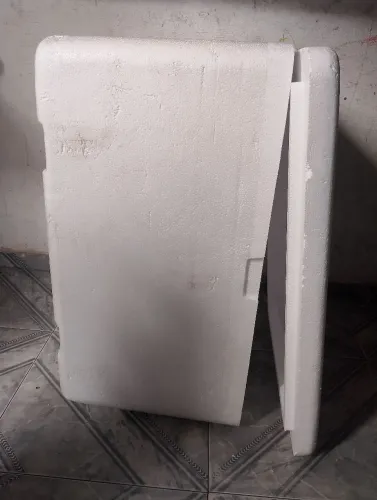 Vendo caixa de isopor grande 
