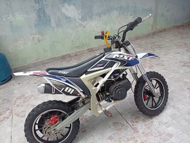 Meni moto de trilha