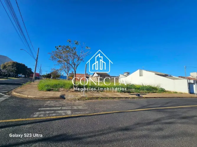 Excelente terreno comercial de esquina a venda no Bairro Jardim Botânico, 620 m² de área t