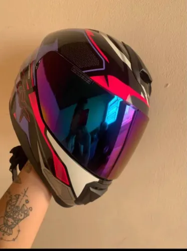Capacete em perfeito estado