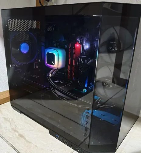 PC Gamer - Ryzen 7 5700X + RX 9060 XT 16 GB