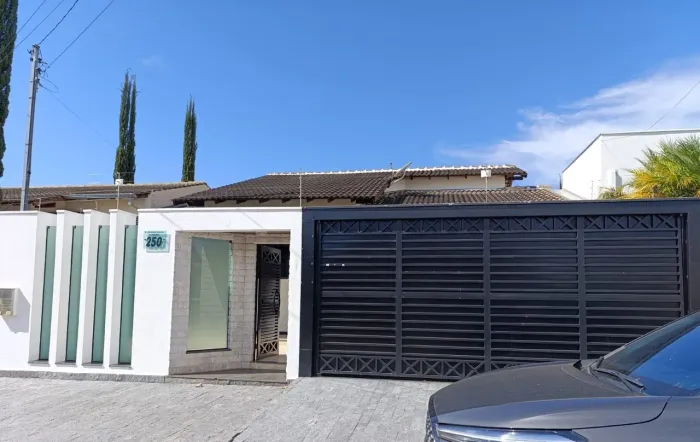 Vendo casa Jardim Europa 1