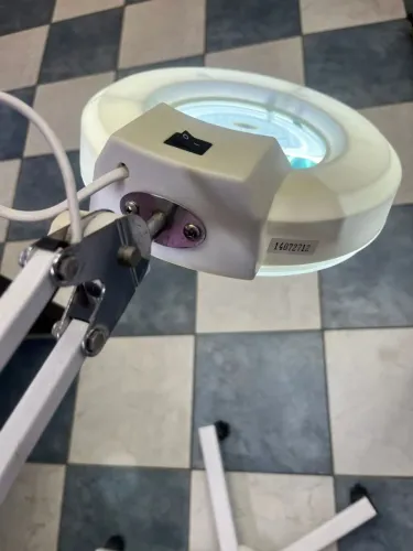  Lupa Luminária de Alumínio LED com Tripé Estek Estética