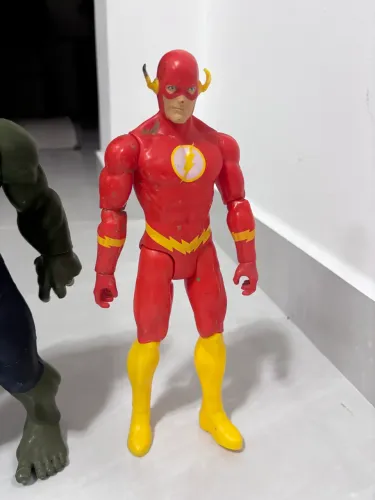 Vende-se Super Heróis