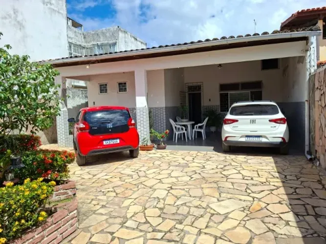 VENDO CASA TÉRREA - RUA BONSUCESSO - ITAPUÃ