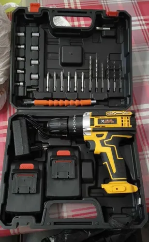 Furadeira e parafusadeira marca SOLID DOCTOR
