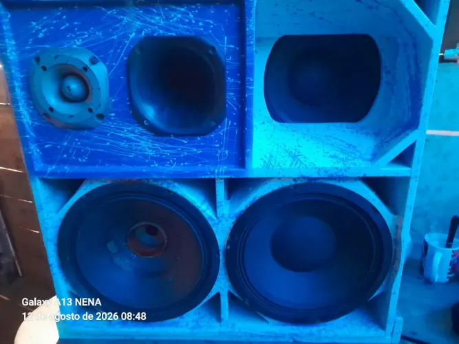 Vendo uma caixa trio
