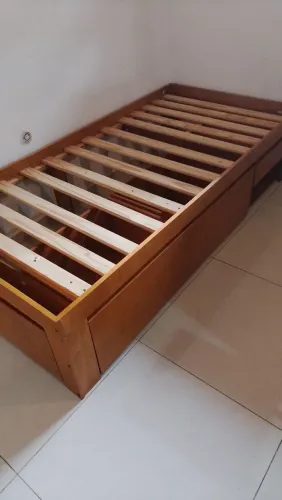 Cama de madeira