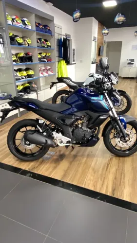A Yamaha FZ15 2026 Fazer FZ15 ABS Connected é a nova opção urbana 150 cc com visual espo