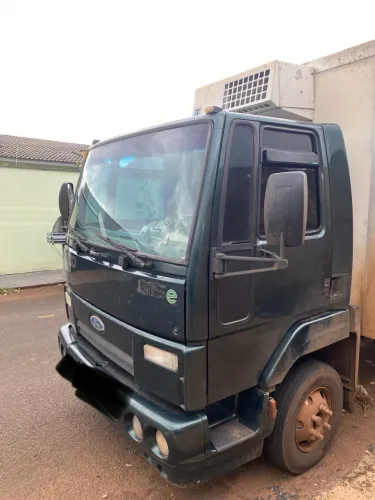 Caminhão Ford Cargo 815e