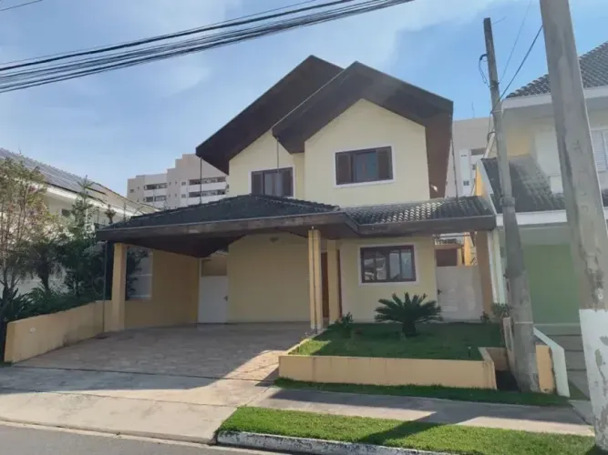 Lindo Sobrado em Condomínio Fechado Zona Sul