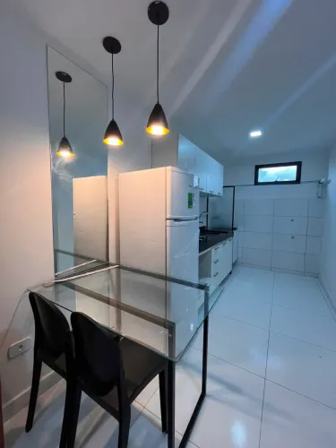 APARTAMENTO QUARTO E SALA, 100% MOBILIADO, EXCELENTE LOCALIZAÇÃO