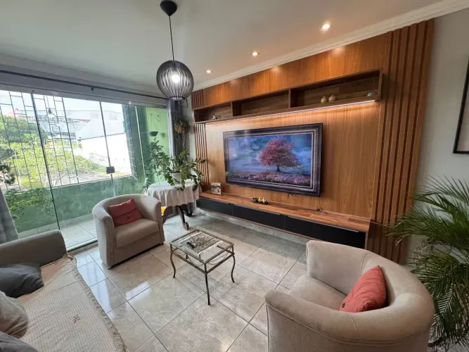Coroado - Vendo Predio de 3 andares - Galpão / Apartamentos / Casa e Quintal#