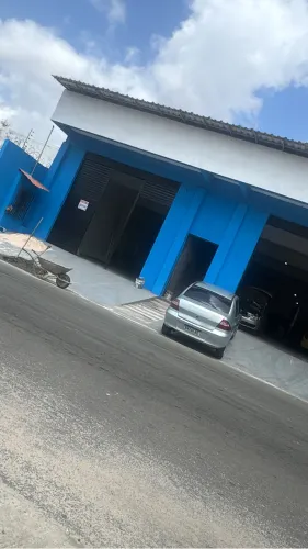 Alugo galpão p lojas na av Brasil Chacara Brasil