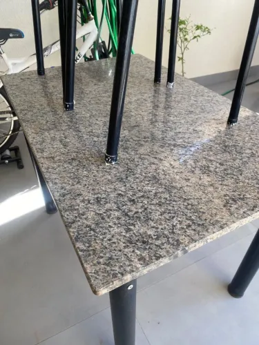 Mesa de Mármore com 4 cadeiras