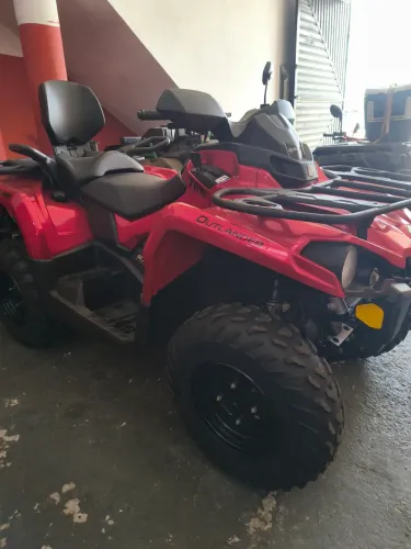 Quadriciclo Can am Max 570 vermelho