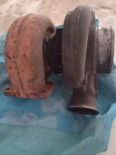 Diversas peças de caminhão..