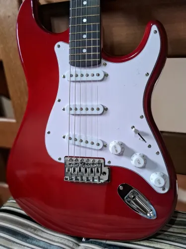 Guitarra Giannini G100 Standard Stratocaster NOVA