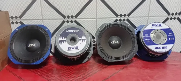 ? Vendo par de falantes originais da QVS Áudio, modelo MGS 810
