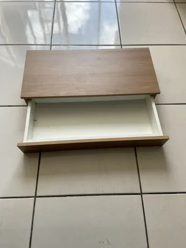 Criado mudo com gaveta