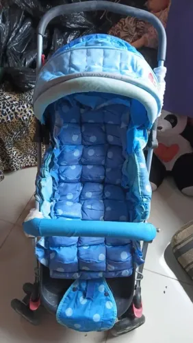 Vendo carinho de bebe de menino